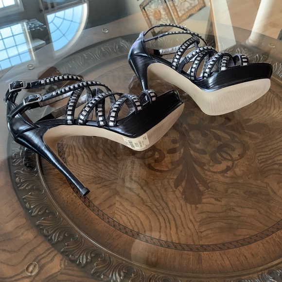 🖤Guess Shoes🖤 - Picture 3 of 8